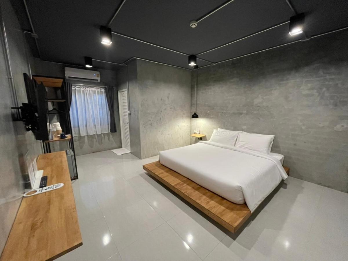 Loft Space Hotel Ranong Exteriör bild