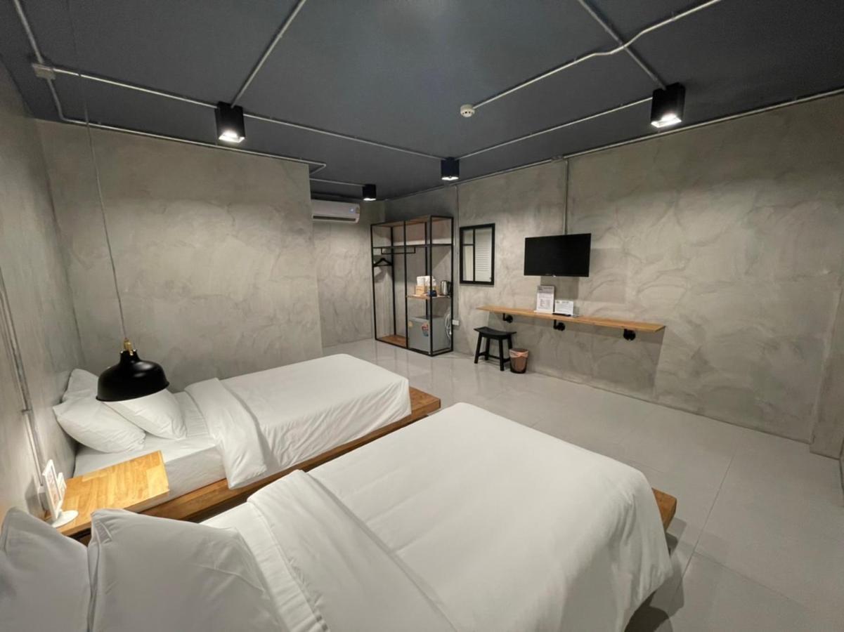 Loft Space Hotel Ranong Exteriör bild