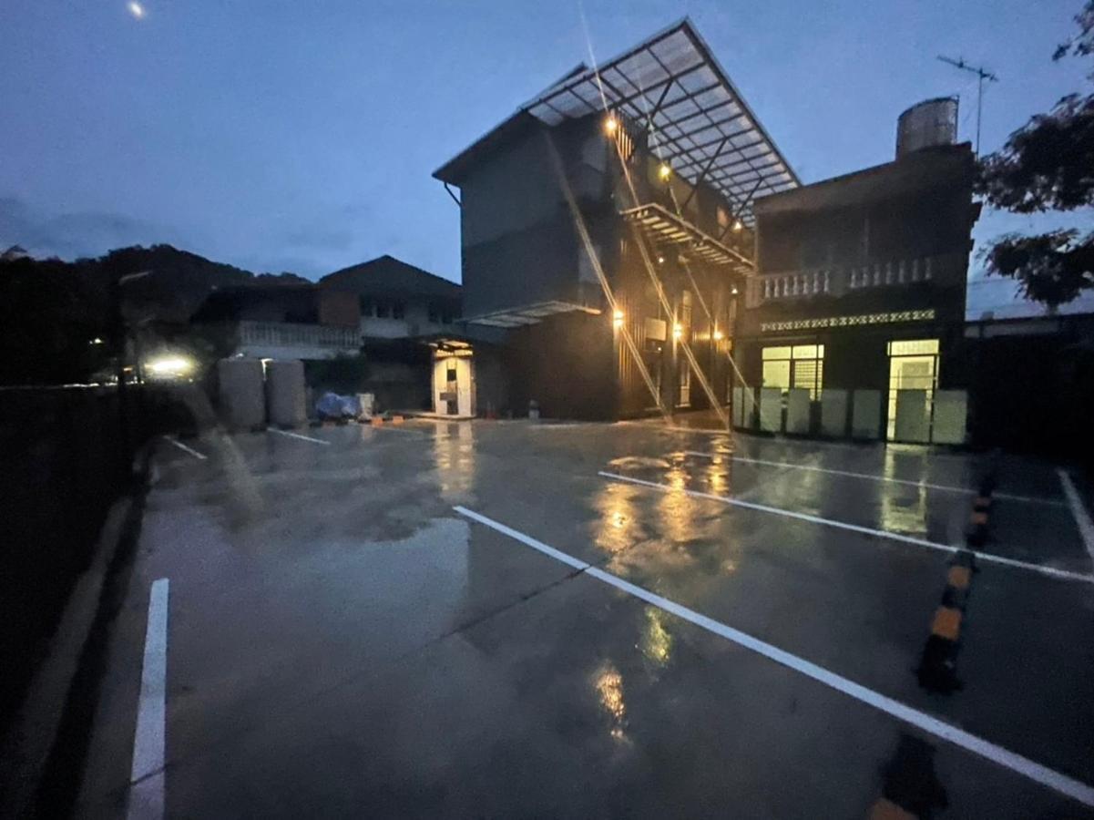 Loft Space Hotel Ranong Exteriör bild