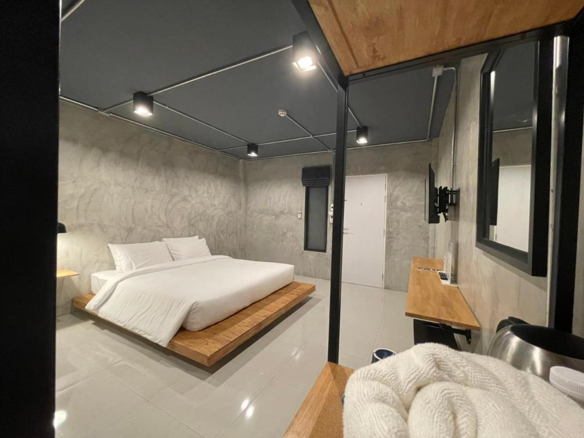 Loft Space Hotel Ranong Exteriör bild